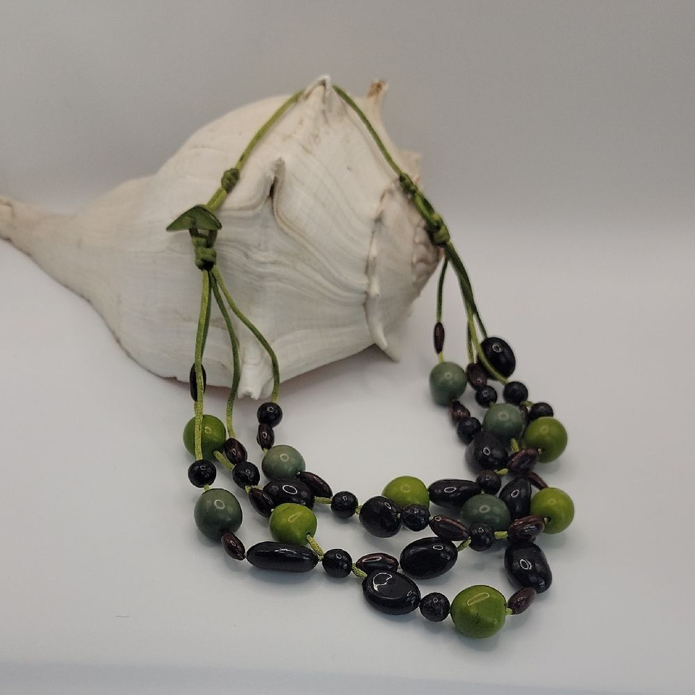 Handcrafted Artisan Necklace Tagua Nut & Olive Beads Estate Jewelry Size 21"